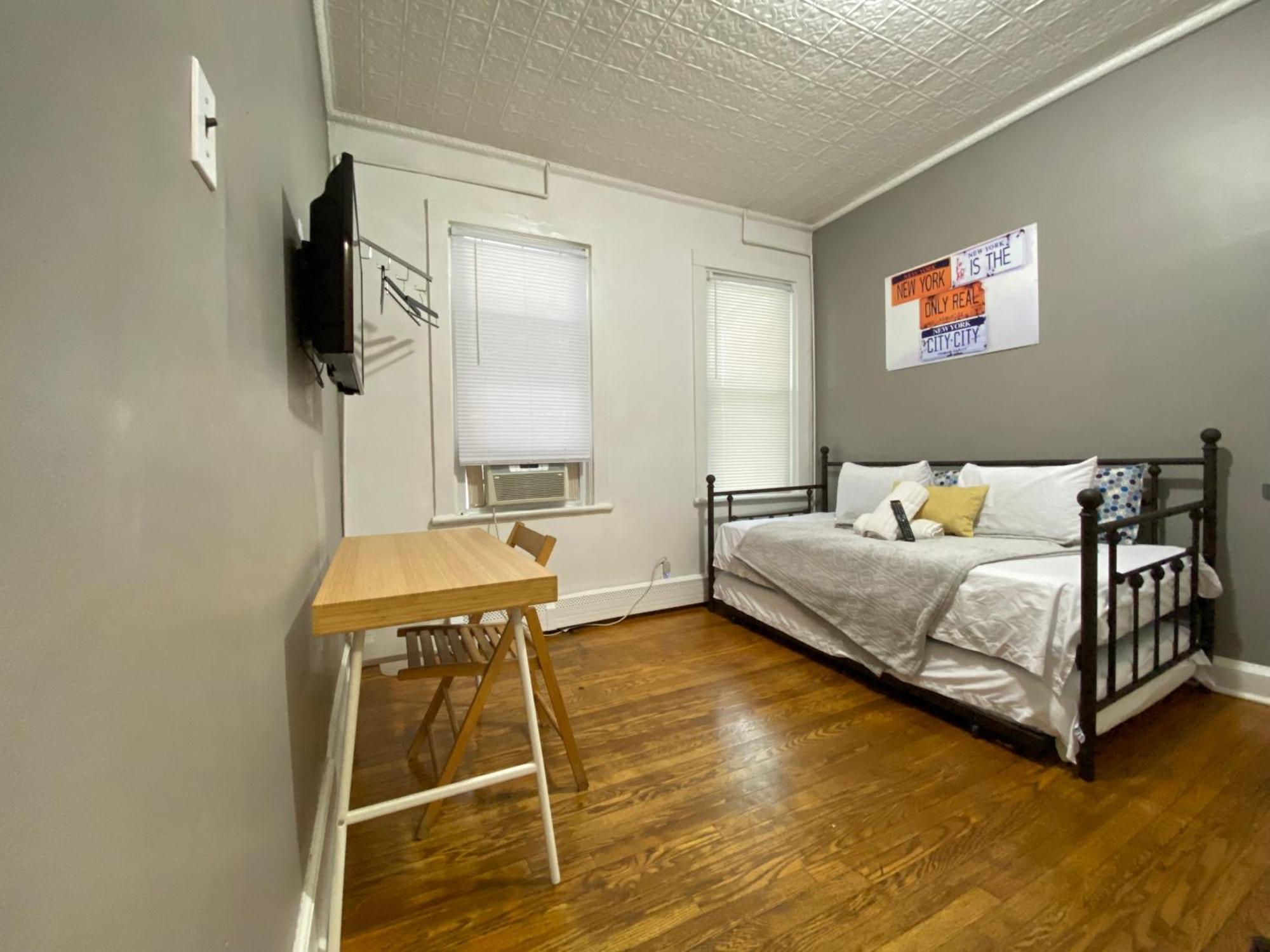 Best Room To Visit Nyc-Subway Access Newark Exterior photo